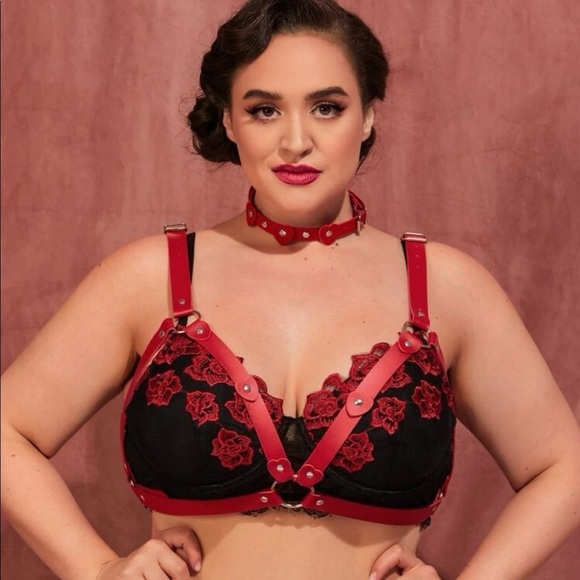 Red PU Leather Choker Harness Plus Size - Picture 3 of 5